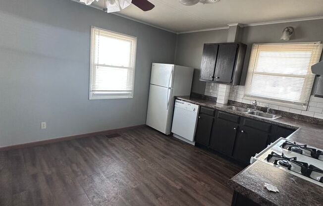 3 beds, 1 bath, $1,400