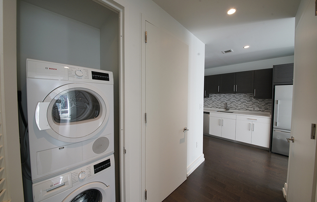 1 bed, 1 bath, $5,405, Unit 22G