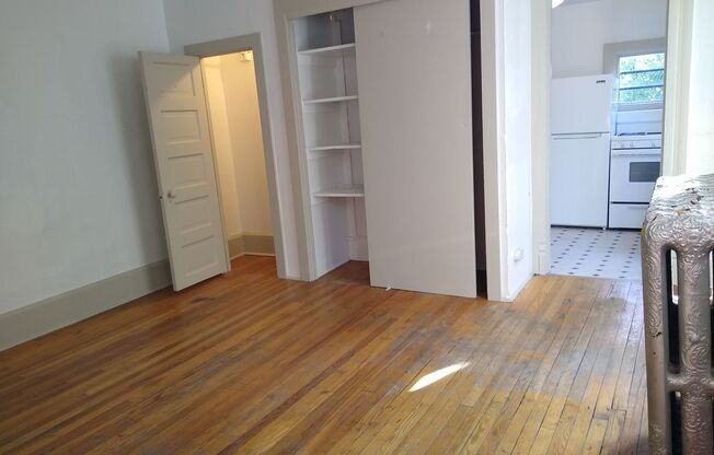 Studio, 1 bath, 550 sqft, $1,195