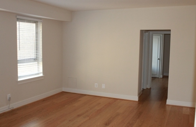 1 bed, 1 bath, 725 sqft, $2,600, Unit 400