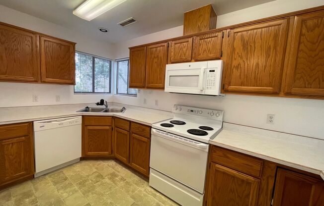 APPLY NOW - 4940 Summit Cir