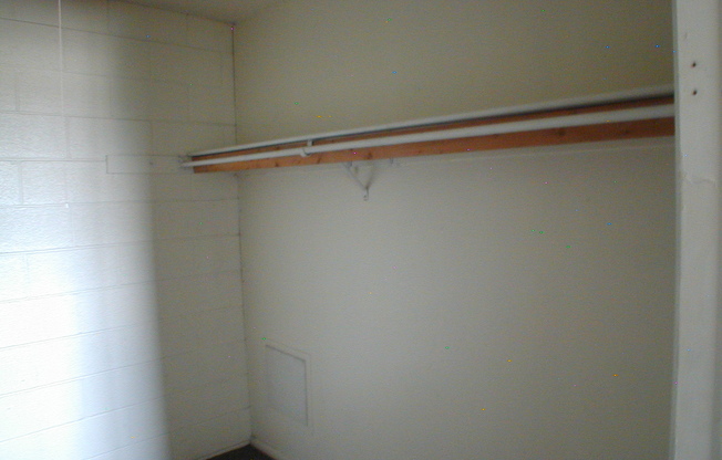 2 beds, 1 bath, 753 sqft, $900, Unit 4612 Apt C1