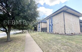 407 N Preston, Unit A4 - 2 Bedroom, 1 Bathroom Apartment Home in Ennis, TX!