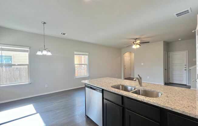 3 beds, 2 baths, $1,475, Unit 9106 Canyon Bend Unit 2