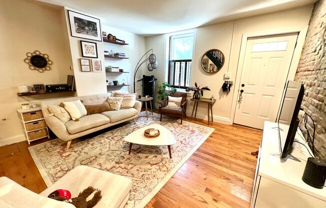 Beautiful 2-Bedroom Townhouse in Francisville with Parking Spot! Available mid-August!