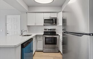 ONE BEDROOM ONE BATHROOM! WATERFRONT COMMUNITY!