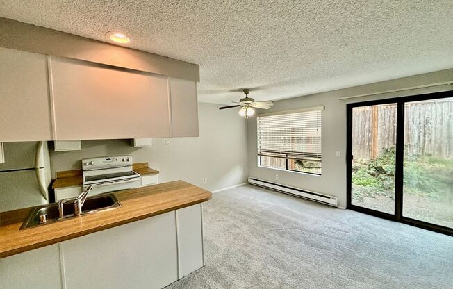 2 beds, 1.5 baths, $1,950, Unit APARTMENT C8