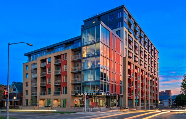 Apartments in Downtown Madison, Wisconsin. Domain Apartments offers luxury studio, 1 bedroom, 1 bedroom + Den, and 2 bedroom apartments.
