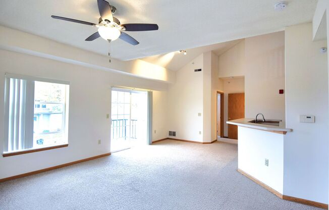 3 beds, 2 baths, 1,380 sqft, $2,370, Unit 8102-309