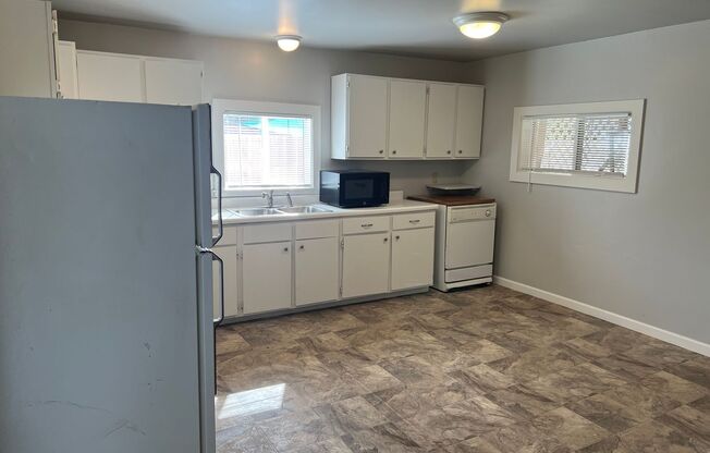 3 beds, 1 bath, $2,500