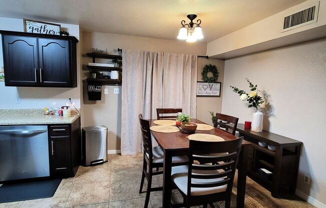 3 beds, 2 baths, $1,700, Unit Universal