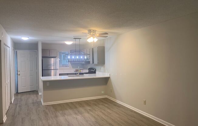 2 beds, 2 baths, $1,400, Unit Unit: B-101