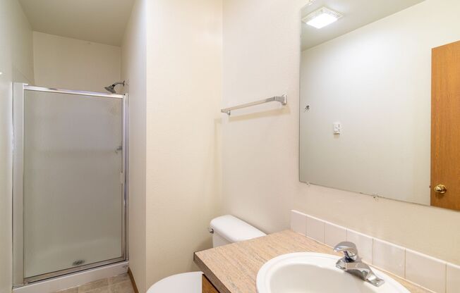 2 beds, 2 baths, $1,195, Unit 712 3rd Street