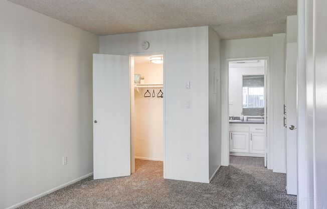 1 bed, 1 bath, 700 sqft, $2,083, Unit Unit 17B