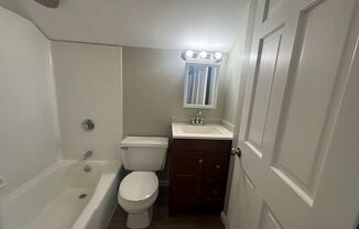 2 beds, 1 bath, $2,000, Unit 13