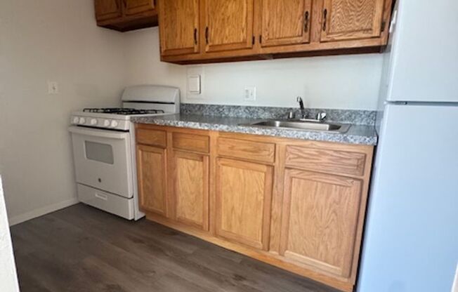 2 beds, 1 bath, $1,142, Unit 104