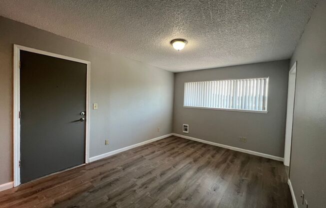 1 bed, 1 bath, 500 sqft, $1,050, Unit 32-B