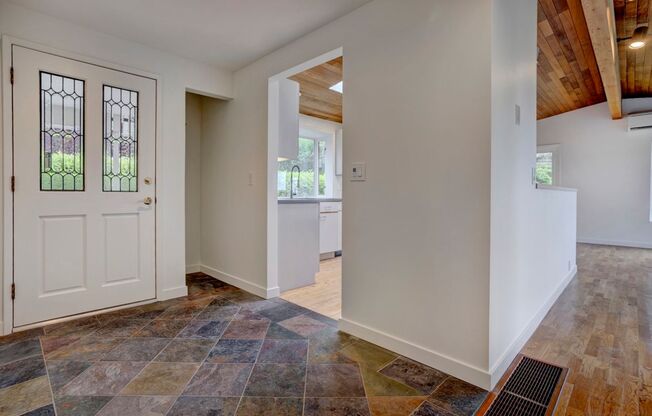 3Bd/2.75Ba Shoreline House