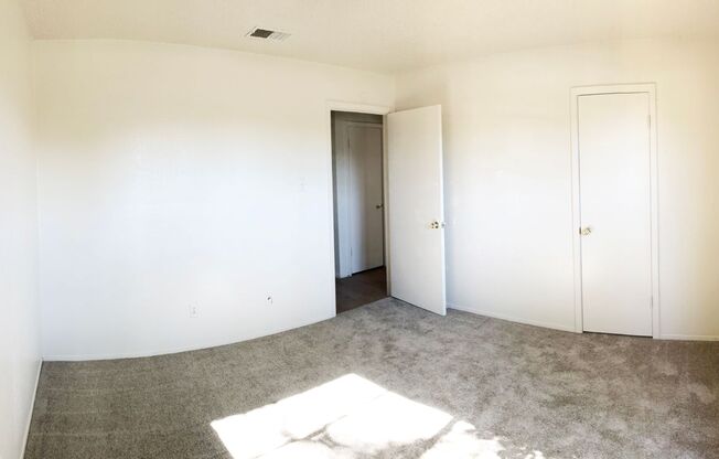 2 beds, 1 bath, 840 sqft, $695