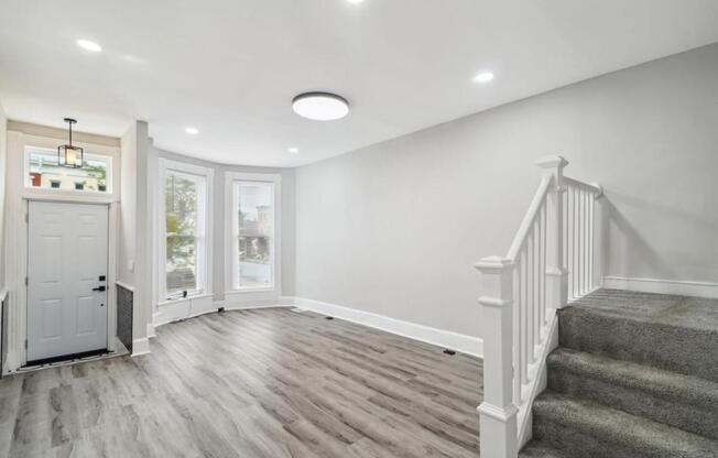 1942 W LEXINGTON ST