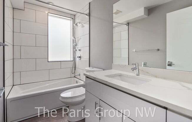 Modern 2BR Columbia City/Hillman City Townhome * 2 Roof Decks, Carport & A/C!