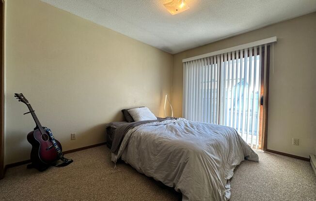 2 beds, 1 bath, $1,075