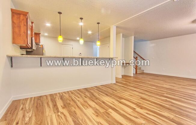 Available Now! 3 Bed, 2.5 Bath Home in Ridgefield