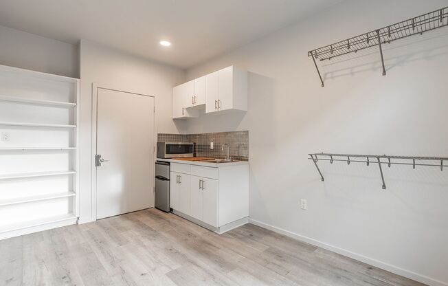 Studio, 1 bath, $775, Unit 217