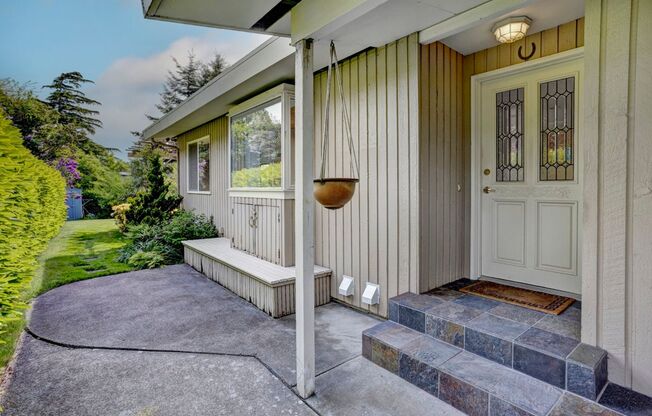 3Bd/2.75Ba Shoreline House