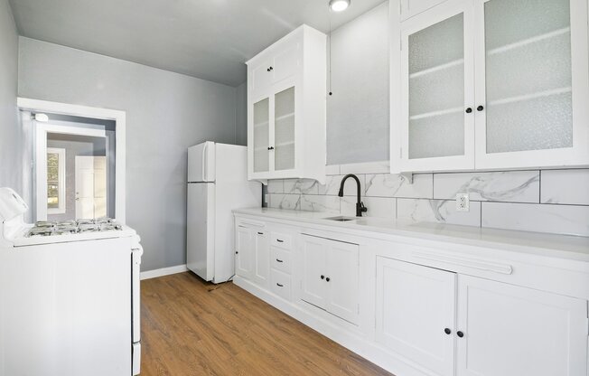438 W KINGS HWY