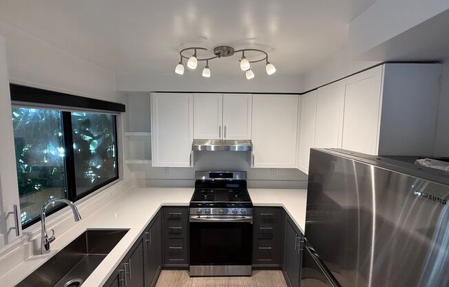 Live in one of the best locations in Los Angeles - Hollywood Hills