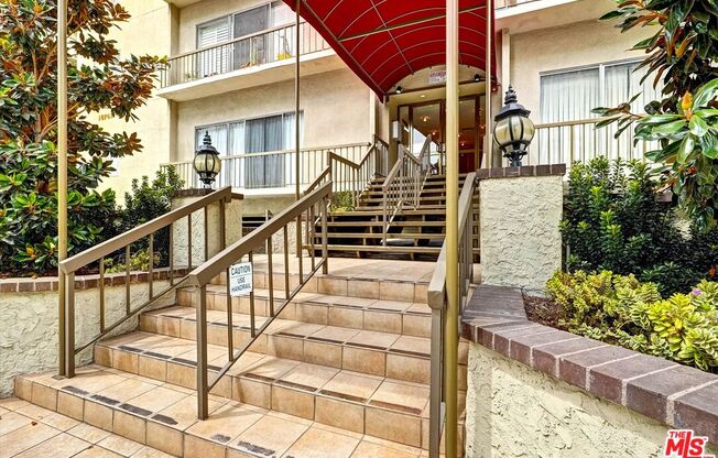 2 beds, 1.8 baths, 974 sqft, $4,200, Unit 1002