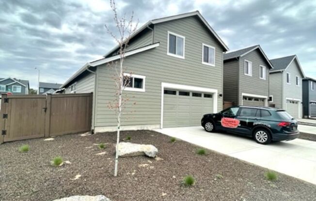 3 beds, 2.5 baths, $2,395