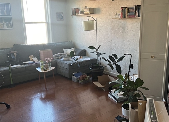 2 beds, 1 bath, 1,000 sqft, $2,300, Unit 2