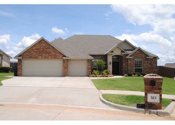 Over 2300 Sqft in Summit Lakes! (3) Bed, (2.5) Bath w/ Storm Shelter!