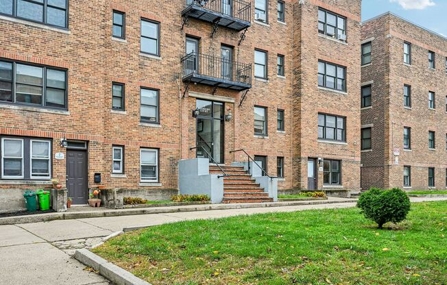 1 bed, 1 bath, $2,400, Unit 5S-7
