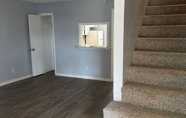 2 beds, 1.5 baths, 992 sqft, $780, Unit 202E