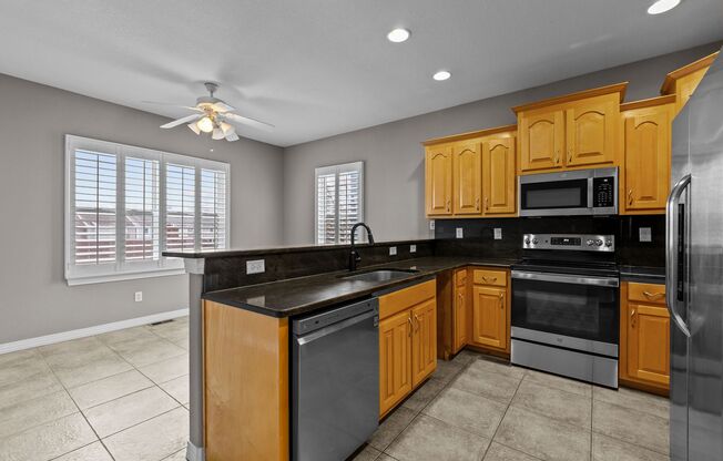 Stunning 3-Floor Condo in a Prime Virginia Beach Location!