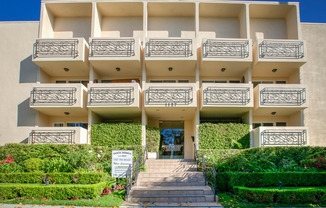 Apartment Building in Los Angeles