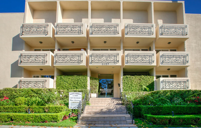 Apartment Building in Los Angeles