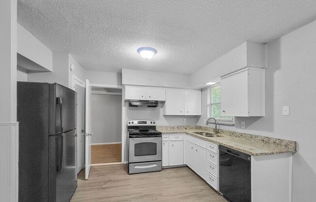 2212 ARCADY LN