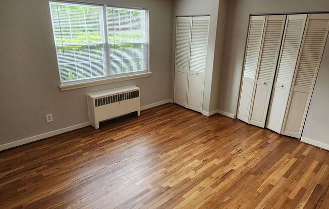 2 beds, 1 bath, 897 sqft, $2,335, Unit E-03