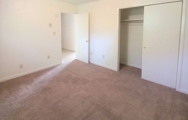 2 beds, 1 bath, 903 sqft, $1,170, Unit K-5