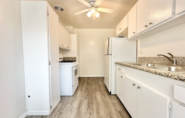 2 beds, 1 bath, $2,700