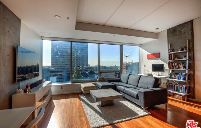 1 bed, 1 bath, 970 sqft, $2,700, Unit 707