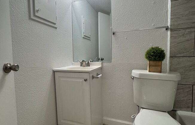 Studio, 1 bath, 325 sqft, $1,000, Unit 134A