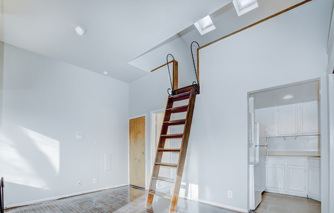 Lovely Lofted H Street Condo + Parking!