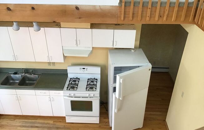 1 bed, 1 bath, $2,400