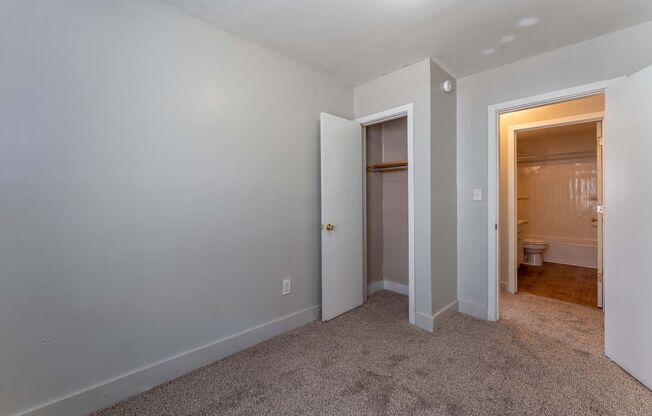 3 beds, 1 bath, $1,255, Unit 1300