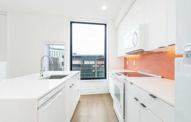 1 bed, 1 bath, 611 sqft, $1,595, Unit N-401